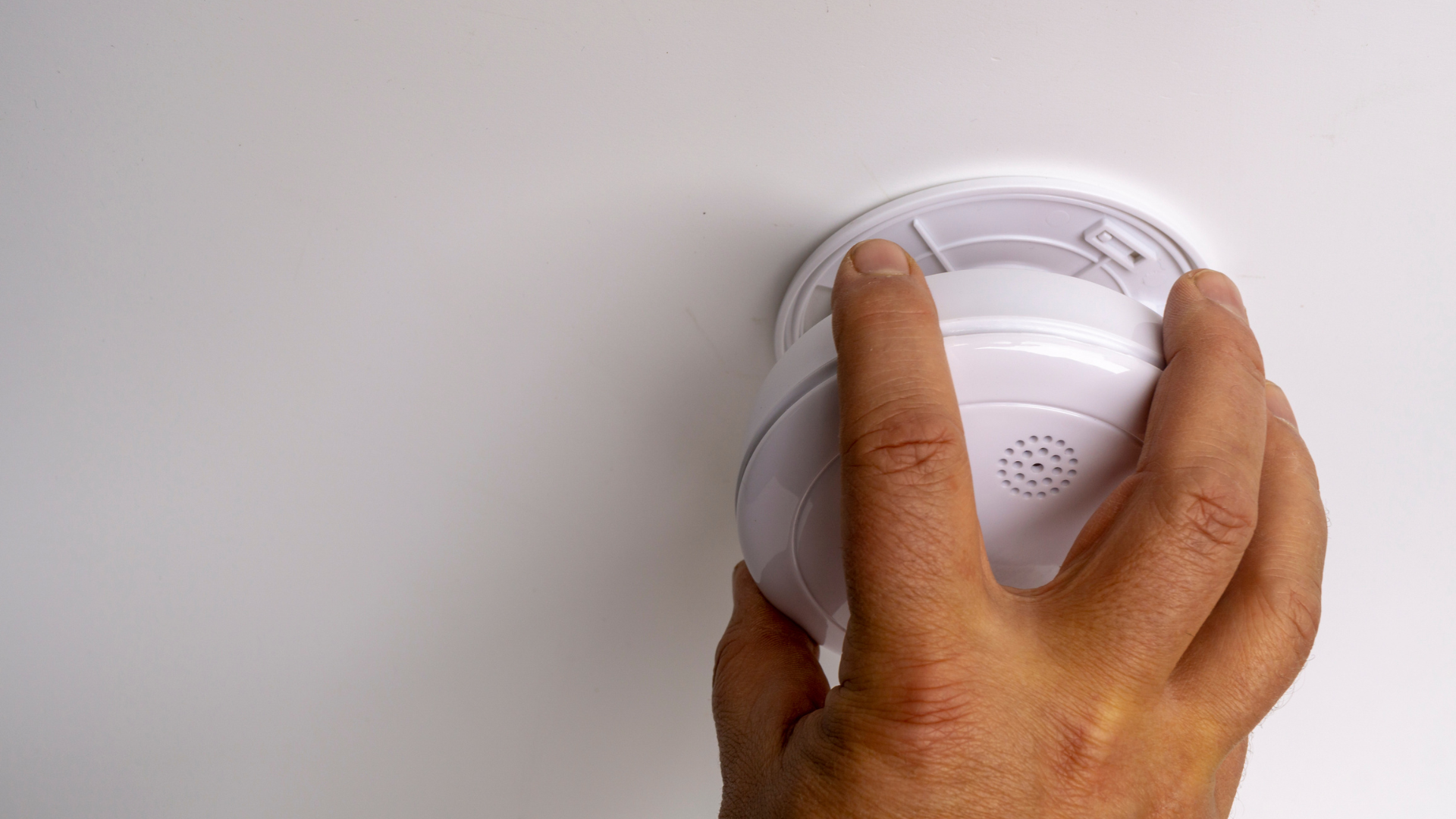 Testing a smoke detector in Lexington, KY